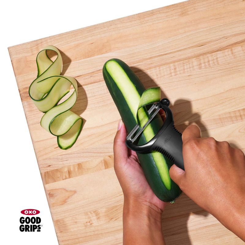 oxo peeler y lifestyle image