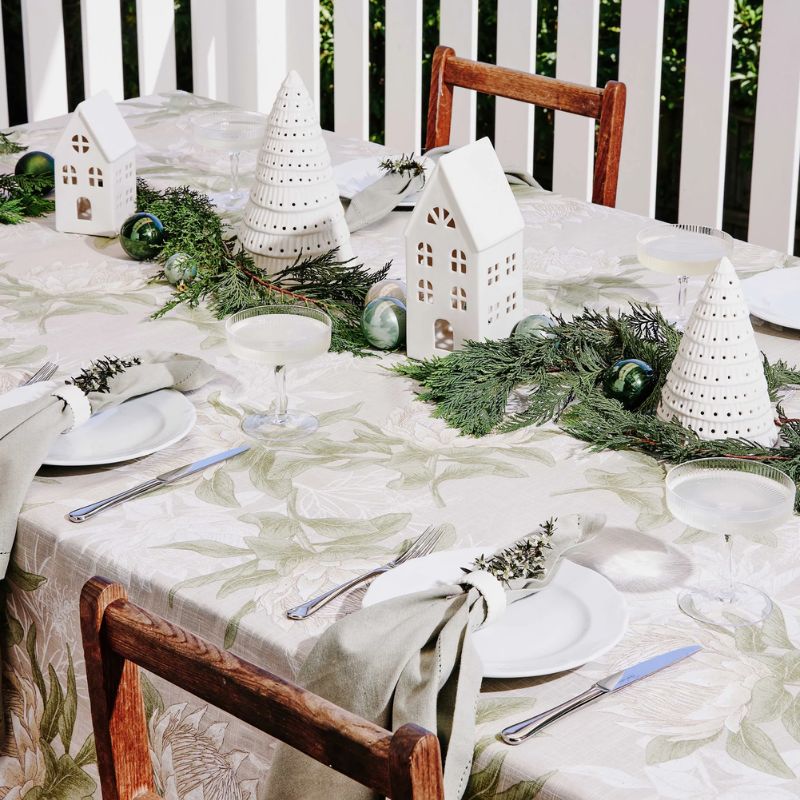 king protea tablecloth lifestyle image
