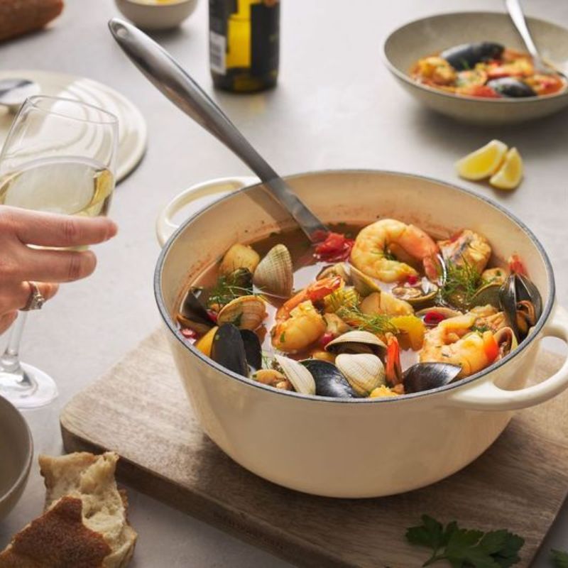 Pyrolux Pyrochef Cast Iron Round French Oven meringue lifestyle image