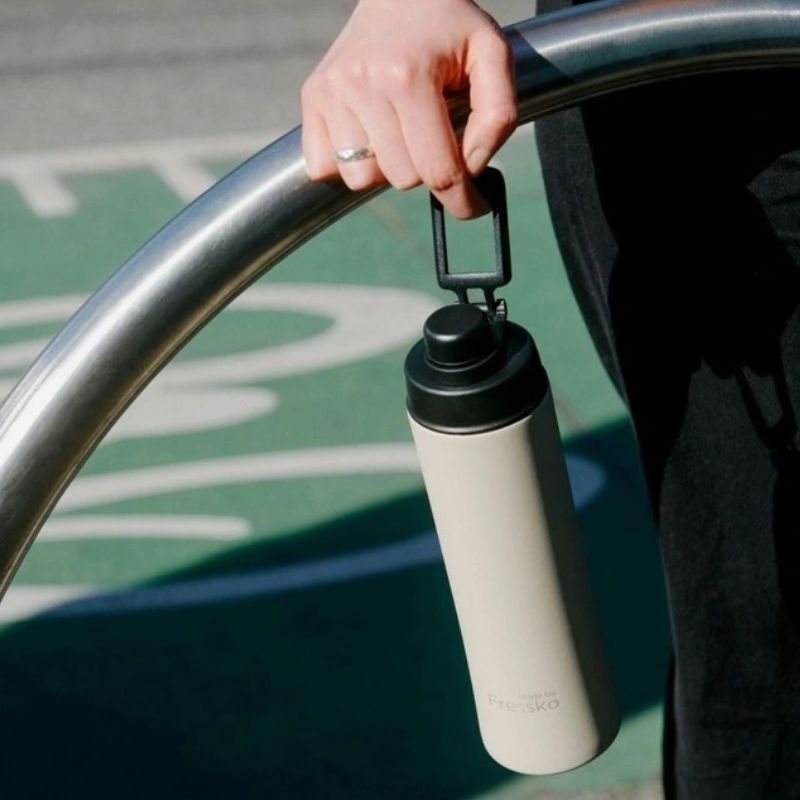 fressko move bottle oat lifestyle image