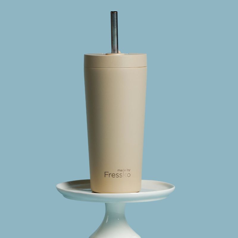 fressko venti tumbler oat lifestyle image