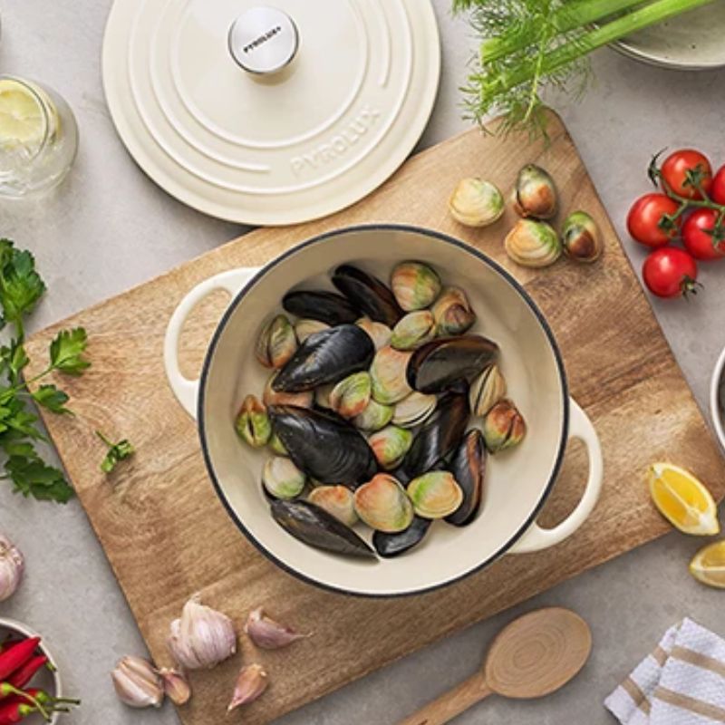 Pyrolux Pyrochef Cast Iron Casserole Meringue lifestyle image